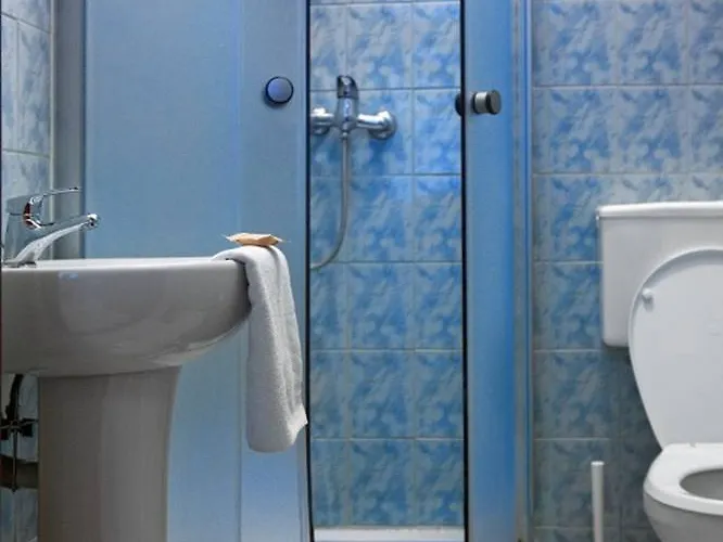 מלון דירות Station 2*